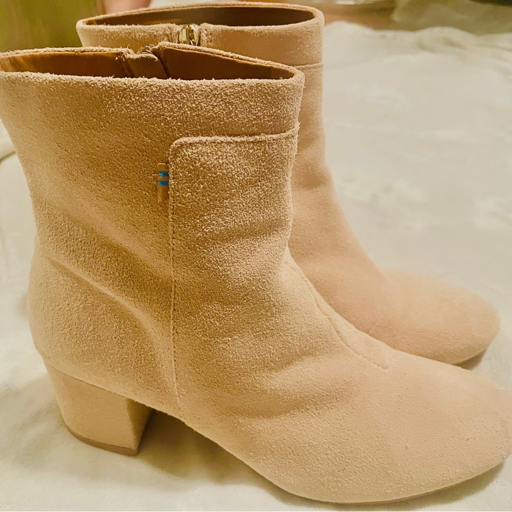 Tom’s Light Pink suede style booties - Picture 5 of 11